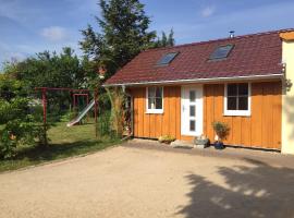 Ferienwohnung Niesky, hotelli kohteessa Niesky lähellä maamerkkiä Waldbad-kylpylä