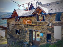 Lo Paller de Roc, hotell i Montescladó