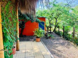 Mini Casa Campestre Privada, holiday home in La Playa