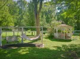 Cozy Nashville Getaway Near Lake Radnor and Downtown, holiday rental in Nashville