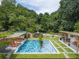 Buendía Lux Mango Suite Stylish Retreat with Pool Near Beach