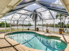 Waterfront Cape Coral Home with Lanai and Private Pool, hótel í Matlacha