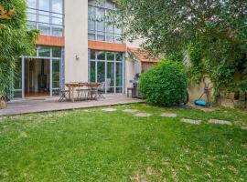 Stunning family home in Versailles - Welkeys, villa Versailles-ban