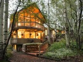 Elegant Lodge with Hot Tub Walk to Highland Lifts