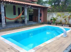 Casa com piscina em 6 min a pé da praia de Jaconé, cottage in Maricá