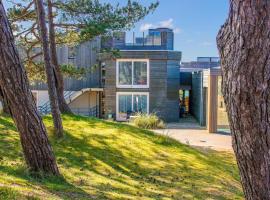 Gorgeous Apartment In Schiermonnikoog โรงแรมที่มีสระว่ายน้ำในสกีร์มอนนิโคก