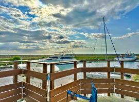 Le Yacht YourHostHelper, hôtel à Deauville