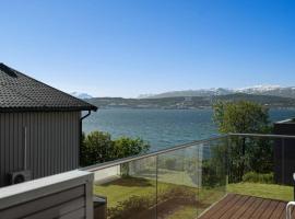 Seaview studio w/terrace&parking, ubytovanie s kúpeľmi onsen v destinácii Tromsø