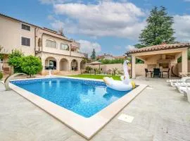 2 Bedroom Nice Apartment In Medulin