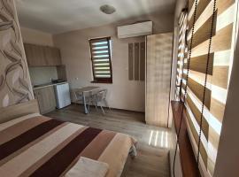 House Varna-2: Krapets şehrinde bir otel