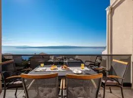 Gorgeous homes with swimming pool, jacuzzi and a magnificent sea view