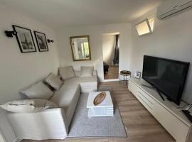 appartement quai de la Fontaine, villa in Nîmes