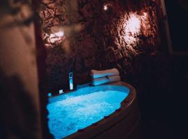 Love Cottage 2 mit Whirlpool: Hagen'da bir otel