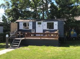Tiny house Roodborstje, camping in Oudesluis