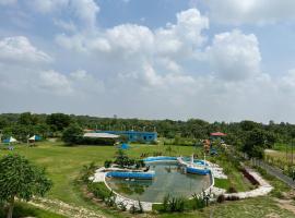 MODHERA SUNRISE RESORT - Tents Bhungas Jungle Restaurants & Candlelight Dining, hotel con parking en Kalri