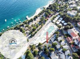 Mobile home 624 - Jacuzzi, Sea View & Pool Side, Hotel in Selce