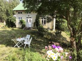 Lakeside Guesthouse, būstas prie paplūdimio mieste Ramvik