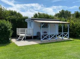 Shepherds hut (Pipowagen), hotel cerca de Europoort, Oostvoorne