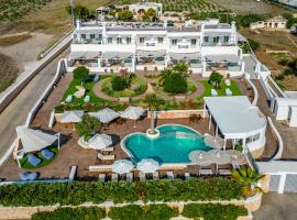 Marvarit Suites, hotel u blizini znamenitosti 'Plaža Monolithos' u gradu 'Mesaria'