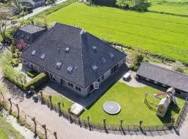 Farmvilla with hottub and outdoor kitchen