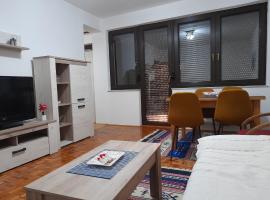 Apartman Insula، فندق بالقرب من Železnička Stanica Otoka Bosanska، Otoka