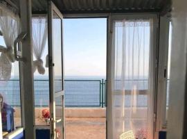 The Beach Hut with Lazy spa, villa í Adra