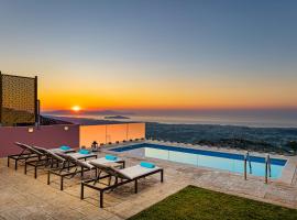 Villa Nektar with private ecologic pool and amazing view!، فندق رخيص في Kondópoula