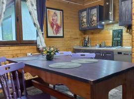 Wooden house, cheap hotel in Hondol