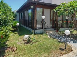 Casa Vacanze Villa Pomelia, spa hotel in Campofelice di Roccella