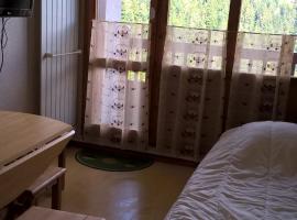 Studio 4 pers 18m2 au pied des pistes de ski à Valfréjus, khách sạn ở Modane