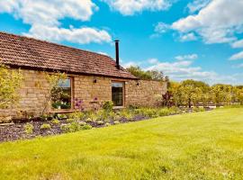 The Cow Shed - Rural Barn Conversion, hotel with parking in Little Bytham