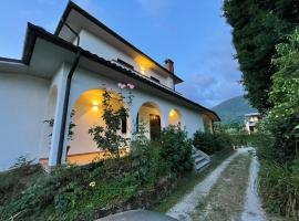 Villa Lori โรงแรมที่มีที่จอดรถในFornaci di Barga