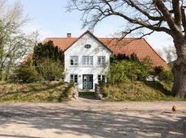 Haupthaus, hotel with parking in Pommerby