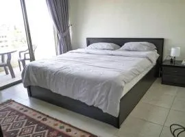 شقة فاخرة و واسعة من 4 غرف مع وسائل الراحة الحديثة Spacious 4-Room Apartment with Modern Amenities