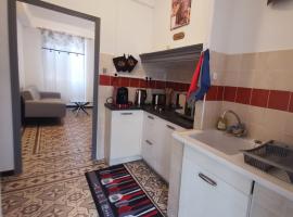 Petit appart entier au c&oelig;ur des REMPARTS - Netfix et connection fibre gratuits