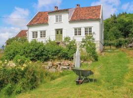 Amazing Home In Farsund With 3 Bedrooms, hytte i Farsund