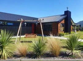 Hawea Heaven: Superking beds + Hot Tub + Mountain