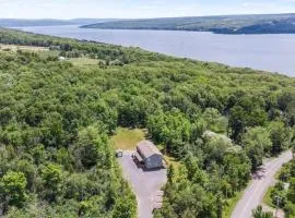 Hot Tub! LRG Home! Sleeps 20!Near Ithaca! Dogs OK