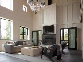 New Rustic Modern Cabin - Ski, Winery, Lake View, Lutsen, Grand Marias - Sleeps 8, casa de campo em Lutsen