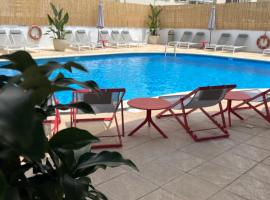 Aparthotel Boutique Poniente Playa, hotel en San Antonio