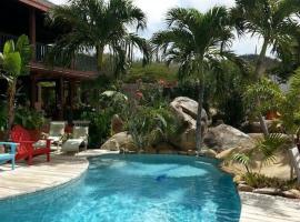 Villa in Aruba's nature's paradise, hotel with parking in Santa Cruz