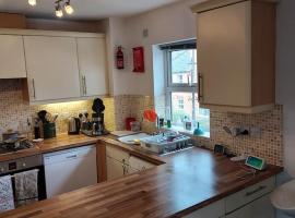 2 Bed Flat With Everything, hotel in Swinderby