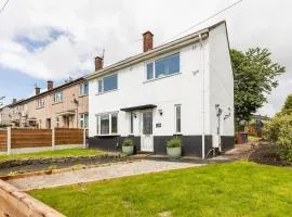 Entire Charming 5-Bed House in Darwen Blackburn BB1 Free Parking Roadside