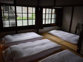 【利灸ゲストハウス】3 mins walk to Kyoto station! Unique house！, cottage in Nishi-kujō-Toriiguchichō