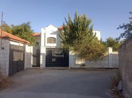 Paradise Villa, hotel with parking in Kafr ad Dīk