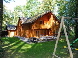 Spacious chalet located at Bomal, hotel a Bomal