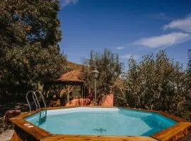 Country house 4-bedroom 10 pax with a private pool, in the mountains