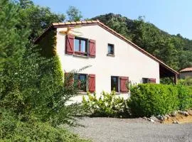 Detached holiday home with terrace in Quillan