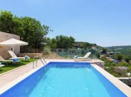 Villa in Crete with Private Pool & Beaches Nearby
