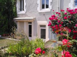 Gîte LE MAGE - maison de retrouvailles – domek wiejski w mieście Chabenet